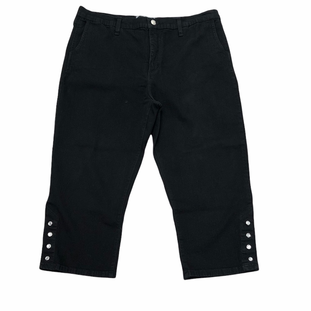 NYDJ BLACK CAPRI JEANS WITH CRYSTAL SNAPS ON SIDE